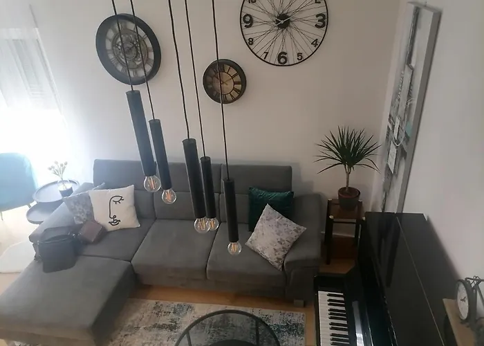 アパート Piano Penthouse ザダル